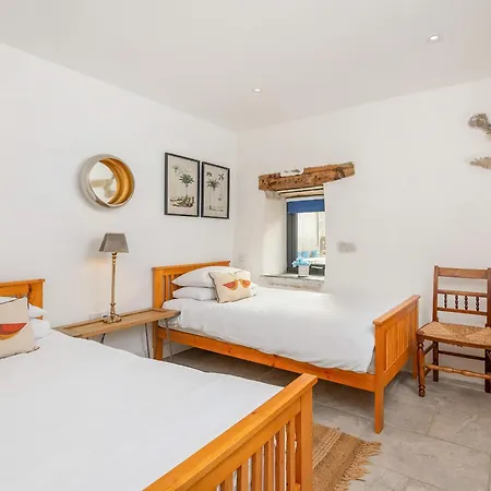 Fieldgate Barn-uk47179